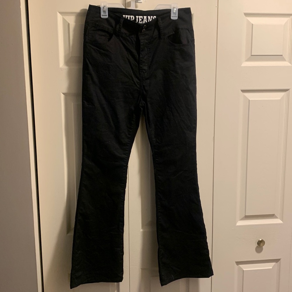 NWOT Black cute stretchy jeans with big bell bottom style. Size 15/16 Regular
